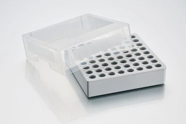艾本德儲存盒 8 × 8, 可放置 64  個試管， 1  –  2  mL，3  件，高 53  mm，2  英寸，聚丙烯材料，可耐受最低 -86  °C，可高溫高壓滅菌，帶蓋子并具有數(shù)字字母標(biāo)識